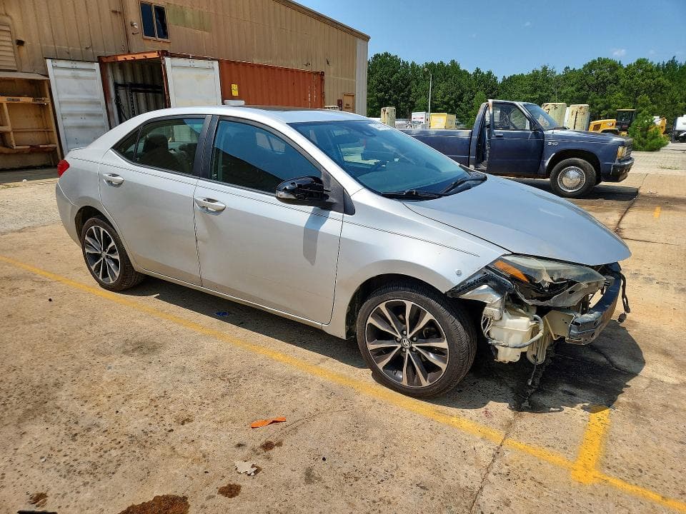 2017 TOYOTA COROLLA SE 4