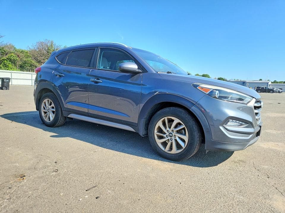 2017 HYUNDAI TUCSON SE 4