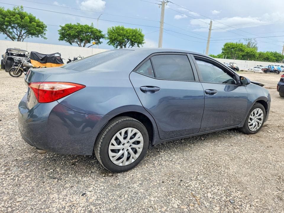 2018 TOYOTA COROLLA LE 3