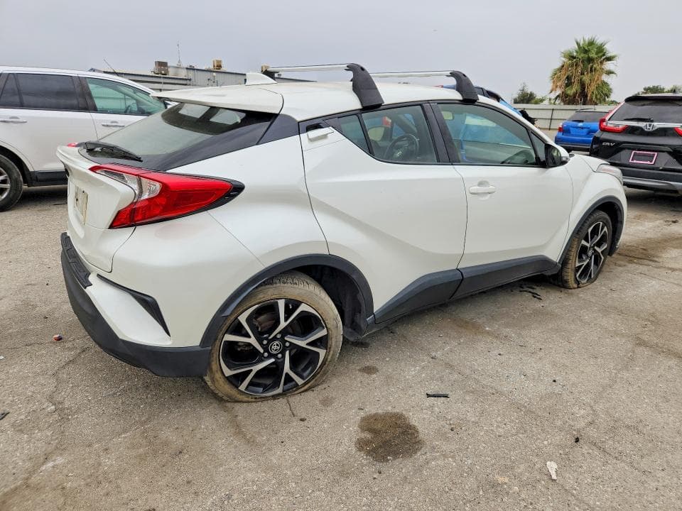 2021 TOYOTA C-HR XLE 3