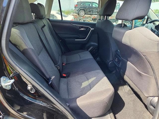 2021 TOYOTA RAV4 XLE 11