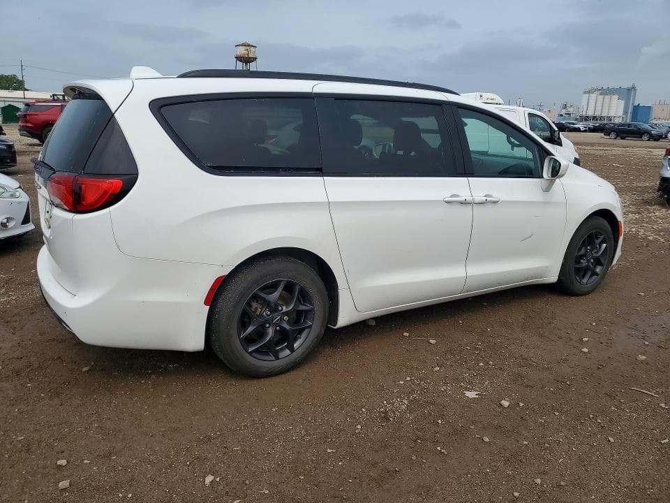 2019 CHRYSLER PACIFICA TOURING L 3