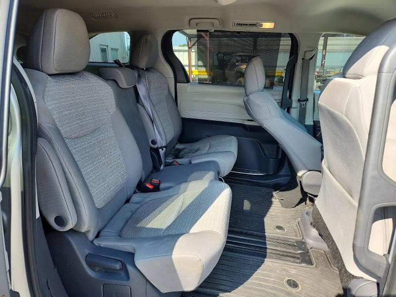 2021 TOYOTA SIENNA LE 11
