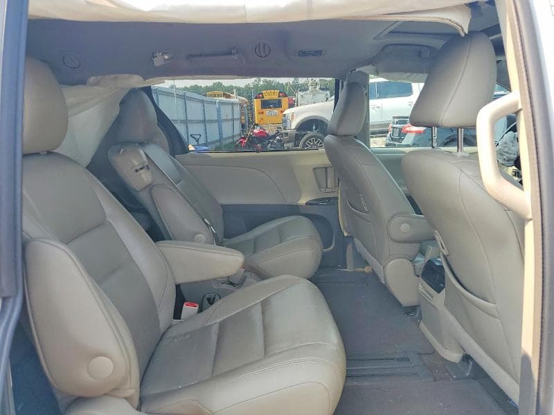 2017 TOYOTA SIENNA XLE 8-PASSENGER 11