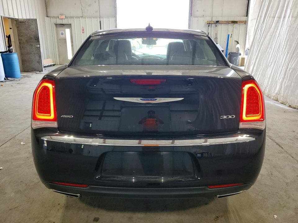 2019 CHRYSLER 300 LIMITED 6