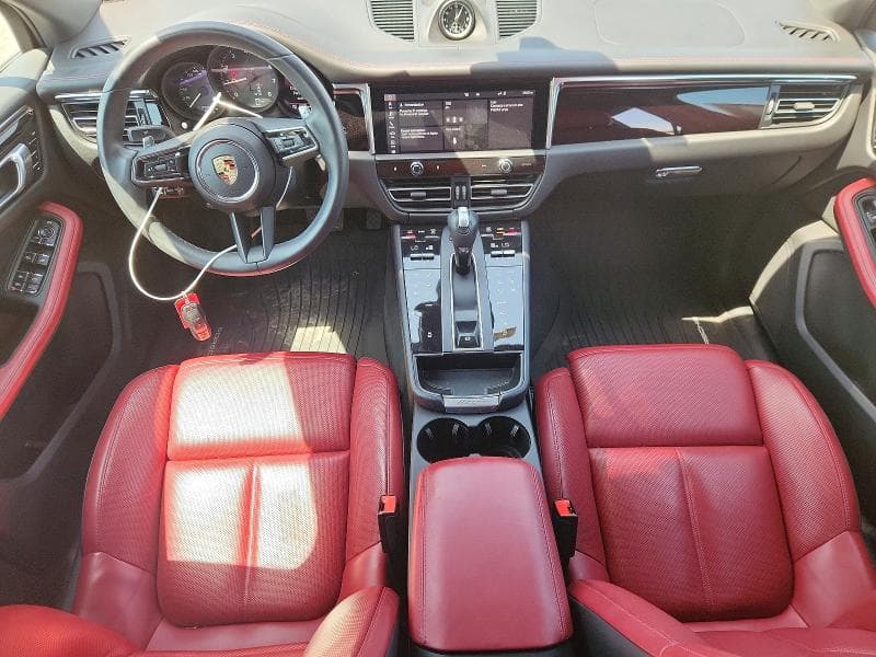 2024 PORSCHE MACAN BASE 8