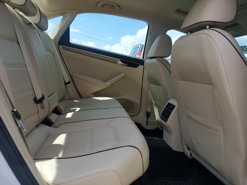 2018 VOLKSWAGEN PASSAT SE 10