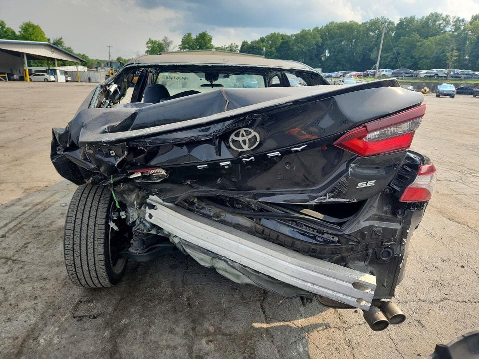 2022 TOYOTA CAMRY SE 6