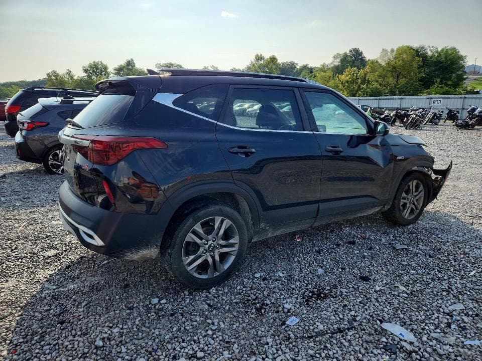 2021 KIA SELTOS S 3