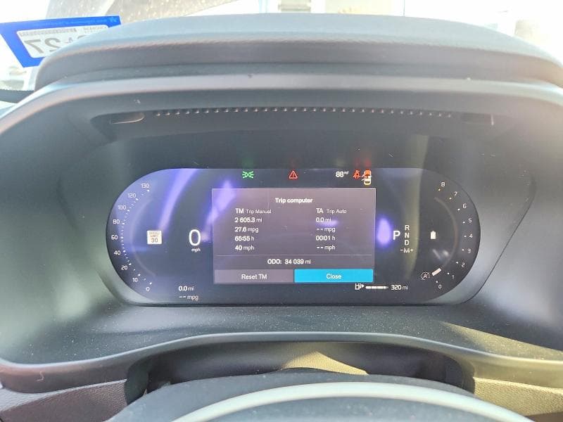 2023 VOLVO XC40 PLUS 9