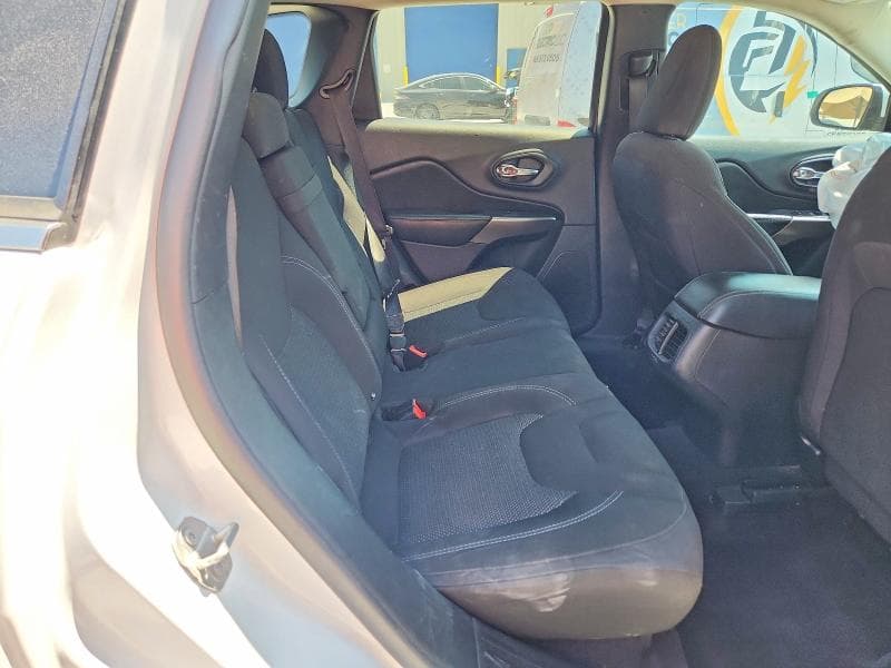 2019 JEEP CHEROKEE LATITUDE 11