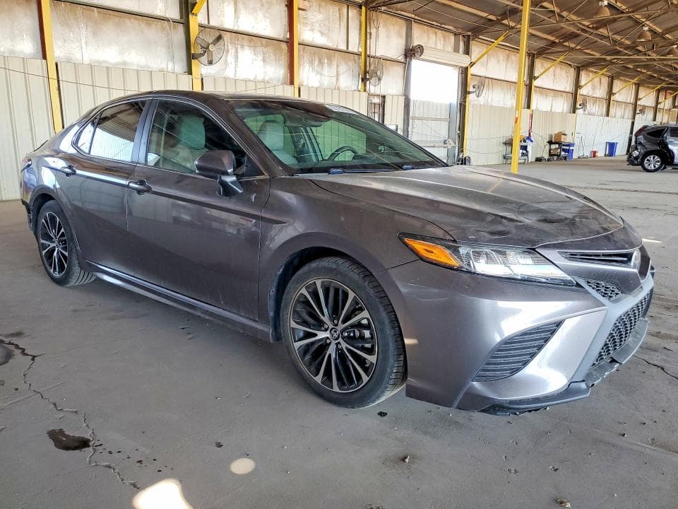 2018 TOYOTA CAMRY SE 4
