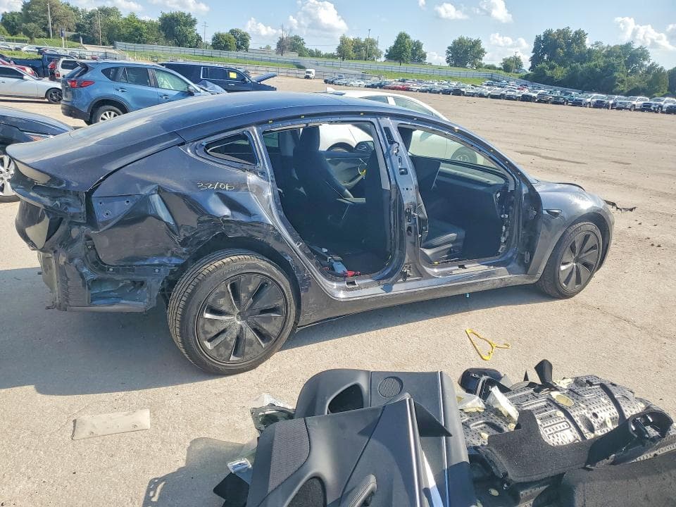 2025 TESLA MODEL 3 3