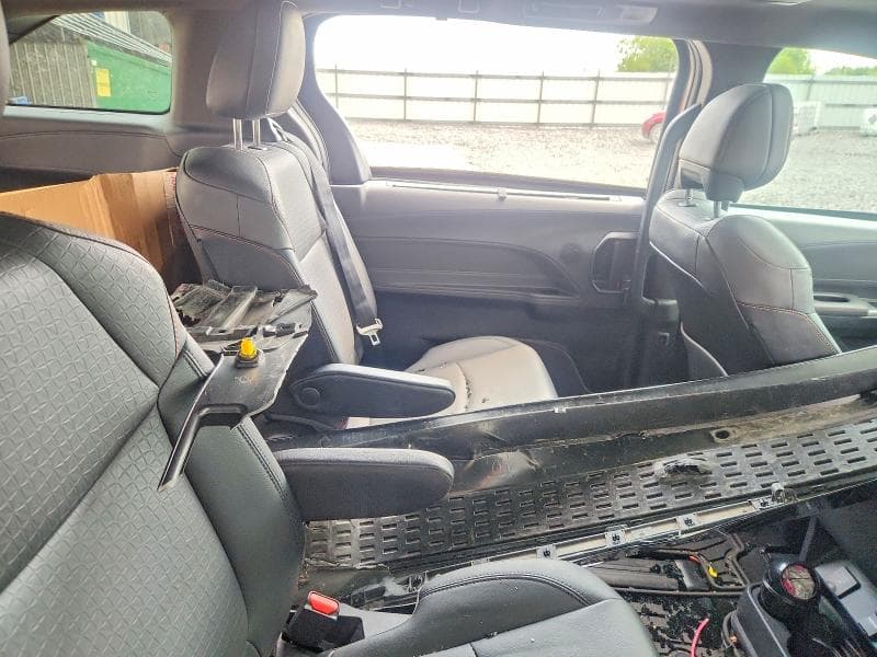 2022 TOYOTA SIENNA XSE 11