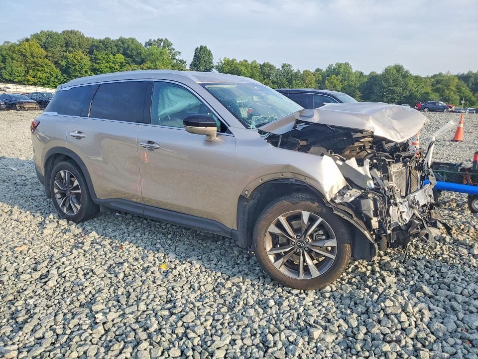 2023 INFINITI QX60 LUXE 4