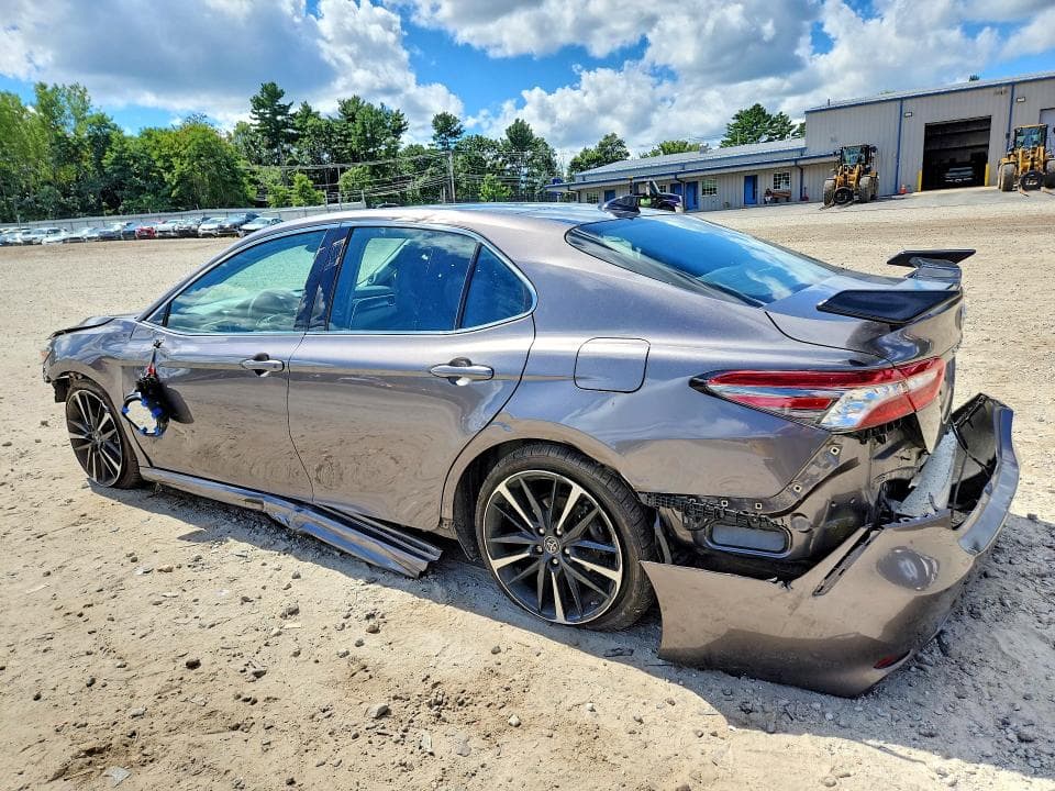 2018 TOYOTA CAMRY XSE 2