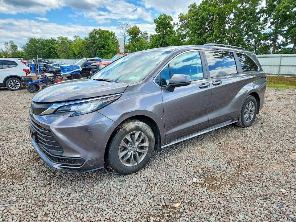 2022 TOYOTA SIENNA LE - 1