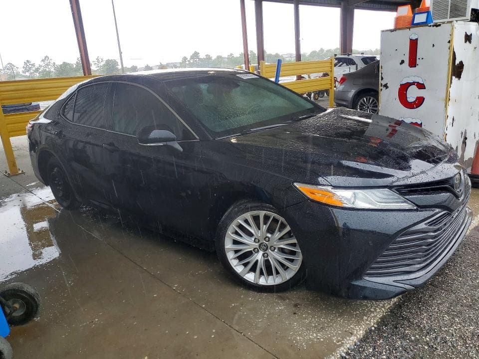 2018 TOYOTA CAMRY XLE 4