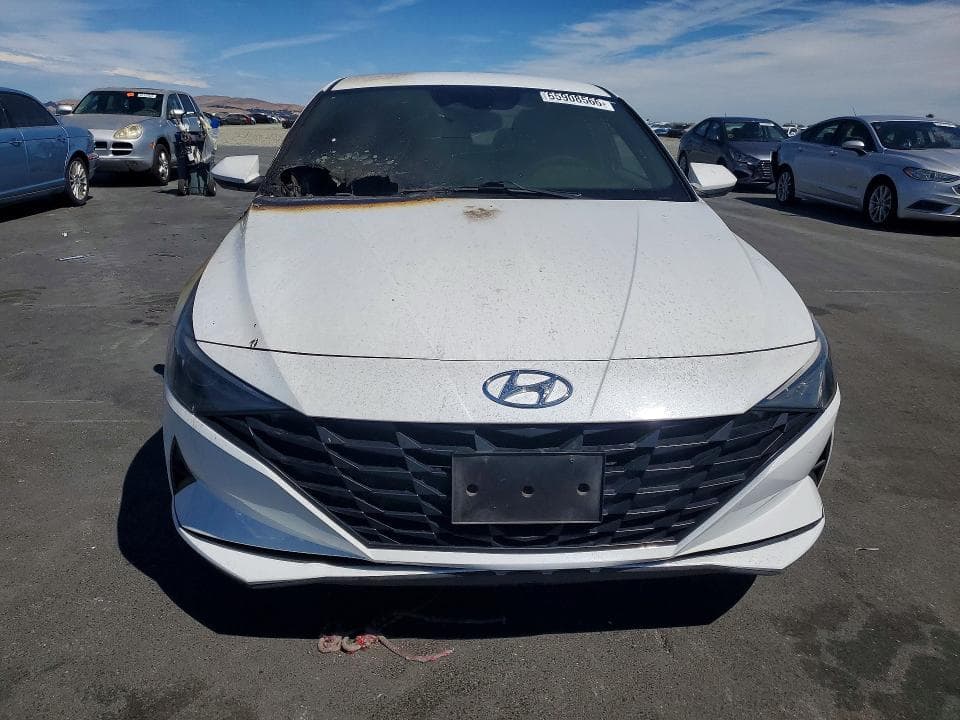 2022 HYUNDAI ELANTRA SE 5