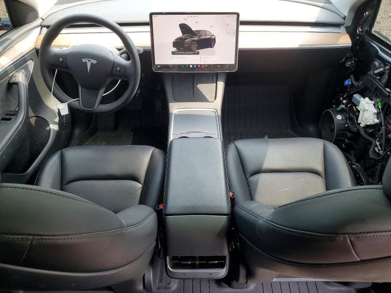 2025 TESLA MODEL Y 8