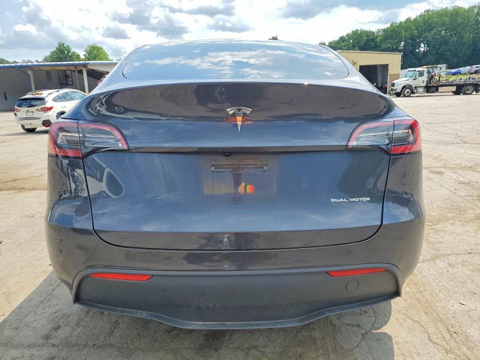 2024 TESLA MODEL Y 6