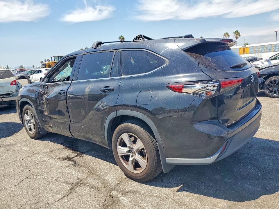 2021 TOYOTA HIGHLANDER LE 2