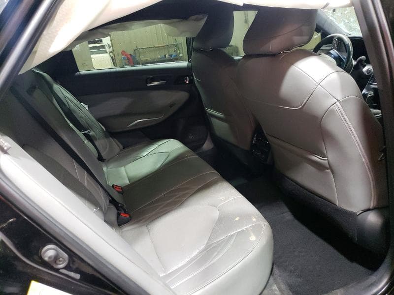 2019 TOYOTA AVALON LIMITED 10