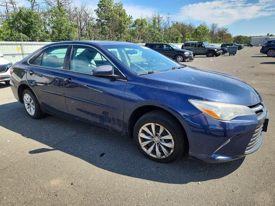 2017 TOYOTA CAMRY LE 4