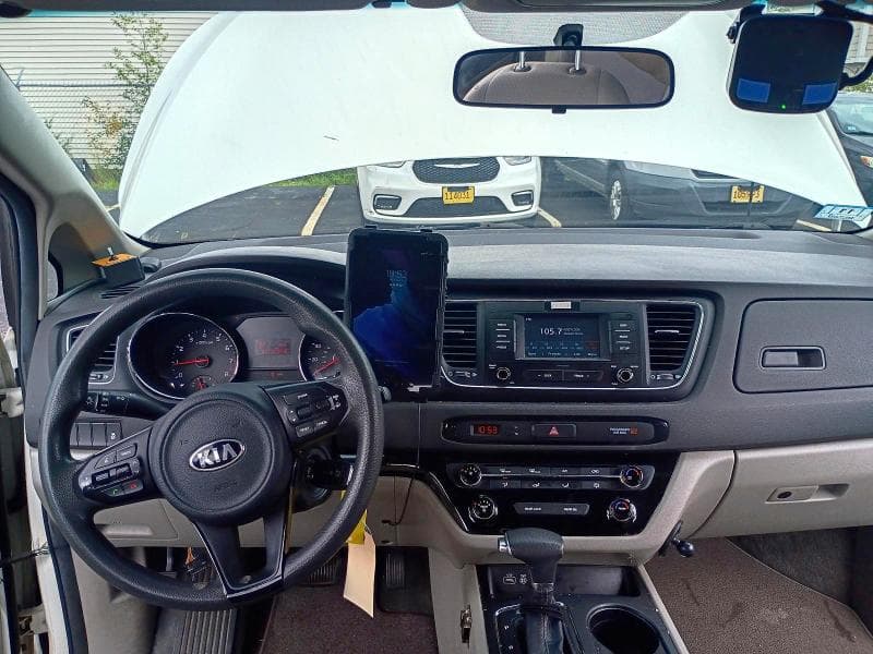 2017 KIA SEDONA L 9