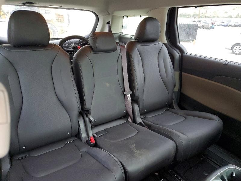 2026 KIA CARNIVAL EX 11