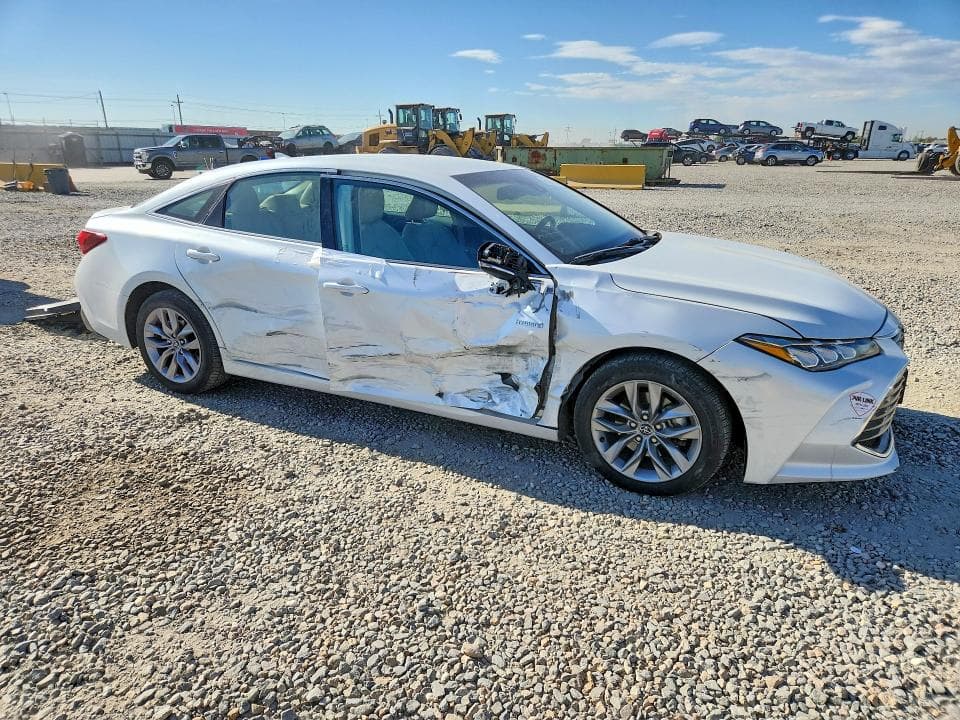 2020 TOYOTA AVALON XLE 4