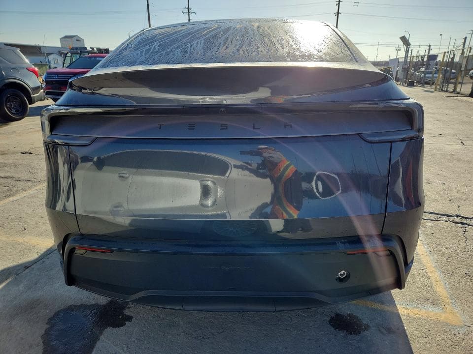 2026 TESLA MODEL Y 12