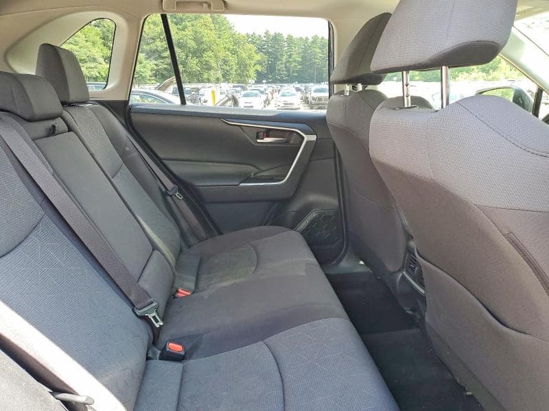 2019 TOYOTA RAV4 XLE 11