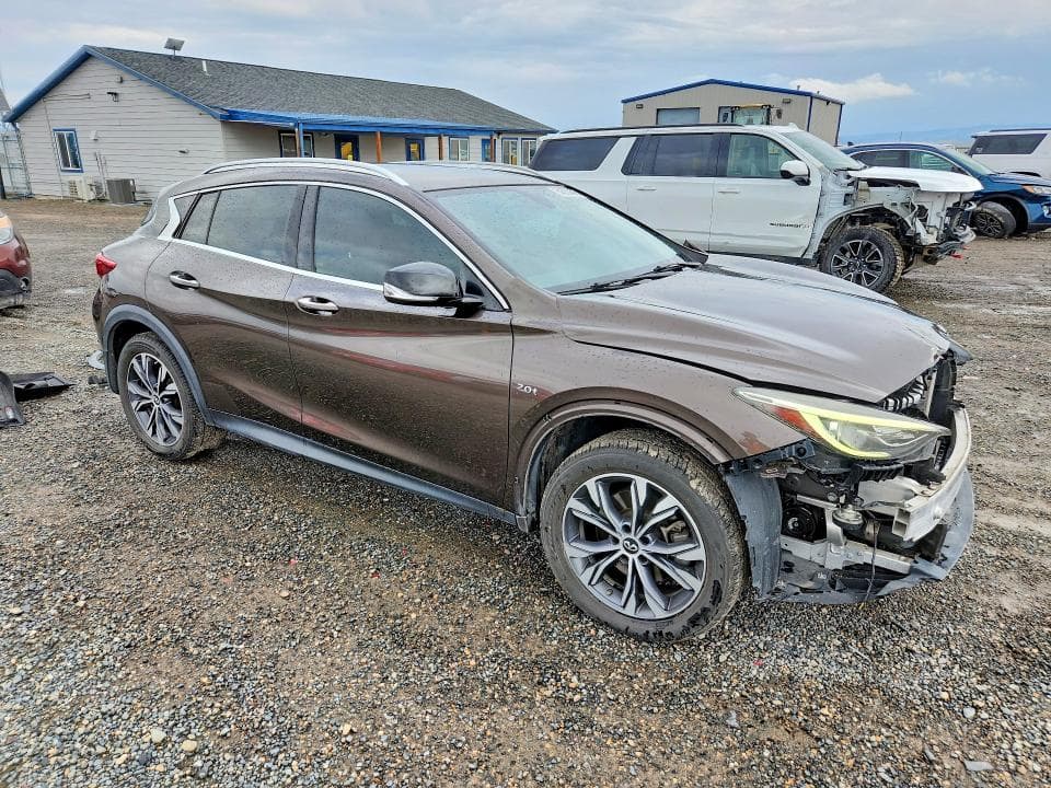 2017 INFINITI QX30 PREMIUM 4