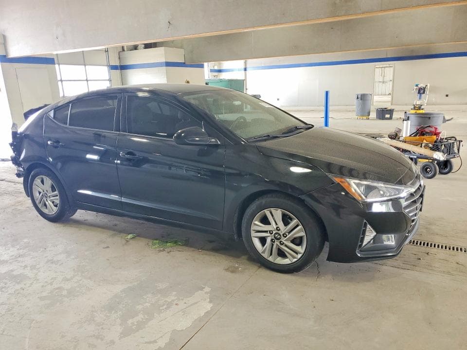 2020 HYUNDAI ELANTRA SEL 4