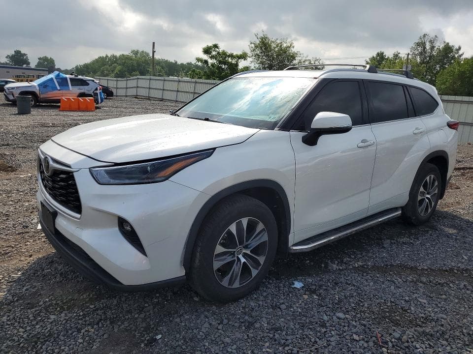 2021 TOYOTA HIGHLANDER XLE - 1