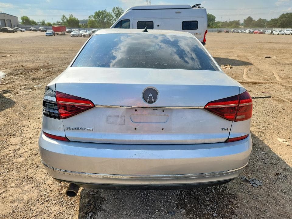 2018 VOLKSWAGEN PASSAT SE 6