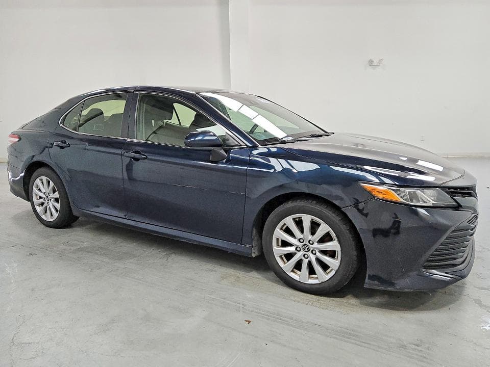2018 TOYOTA CAMRY LE 4