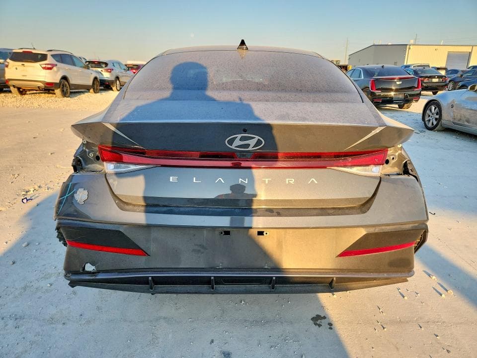 2024 HYUNDAI ELANTRA SE 6