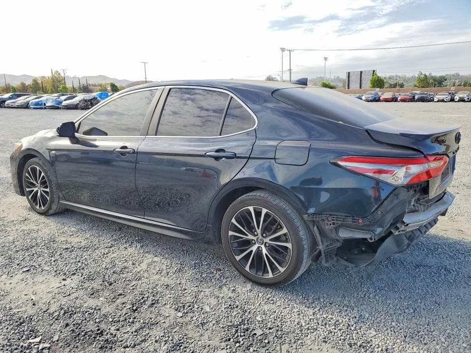 2019 TOYOTA CAMRY SE 2