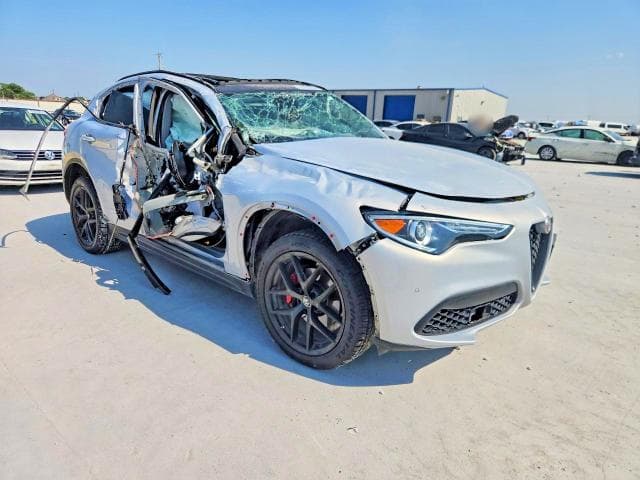 2020 ALFA ROMEO STELVIO 4