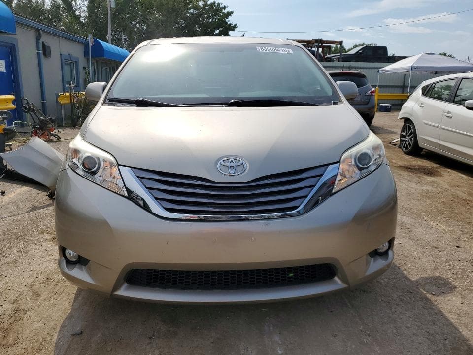 2017 TOYOTA SIENNA XLE 8-PASSENGER 5
