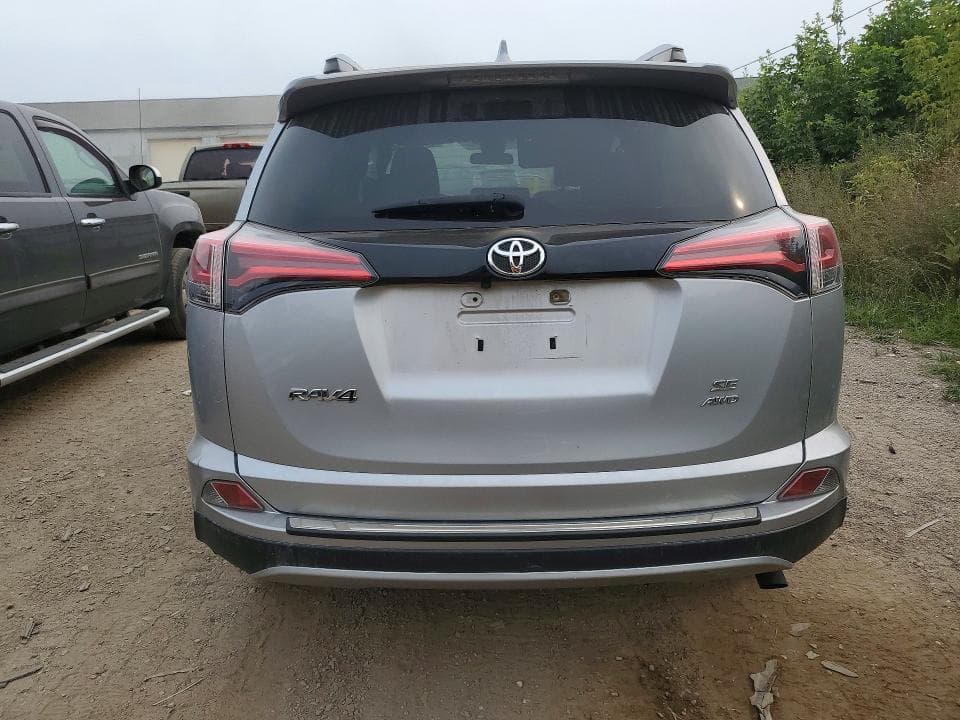 2018 TOYOTA RAV4 SE 6