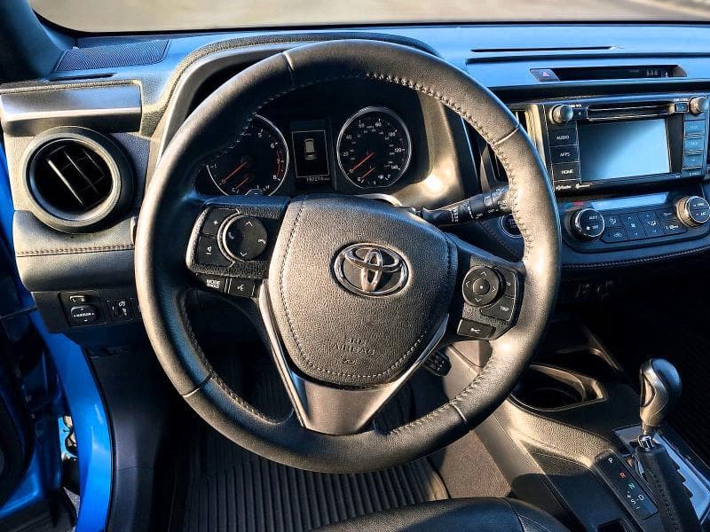 2017 TOYOTA RAV4 SE 9