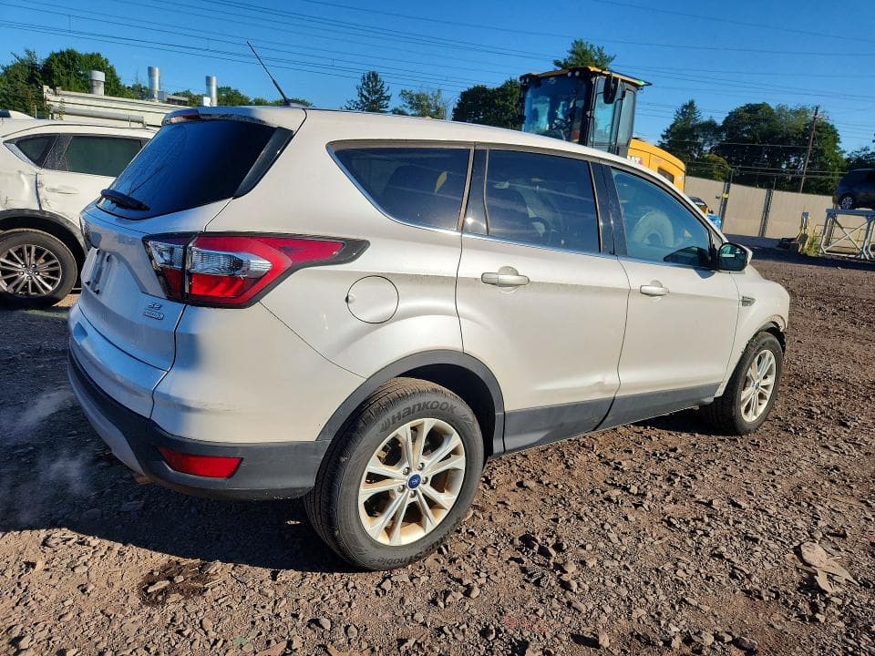 2017 FORD ESCAPE SE 3
