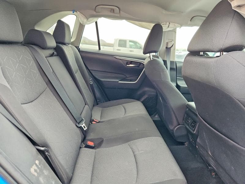 2021 TOYOTA RAV4 XLE 10