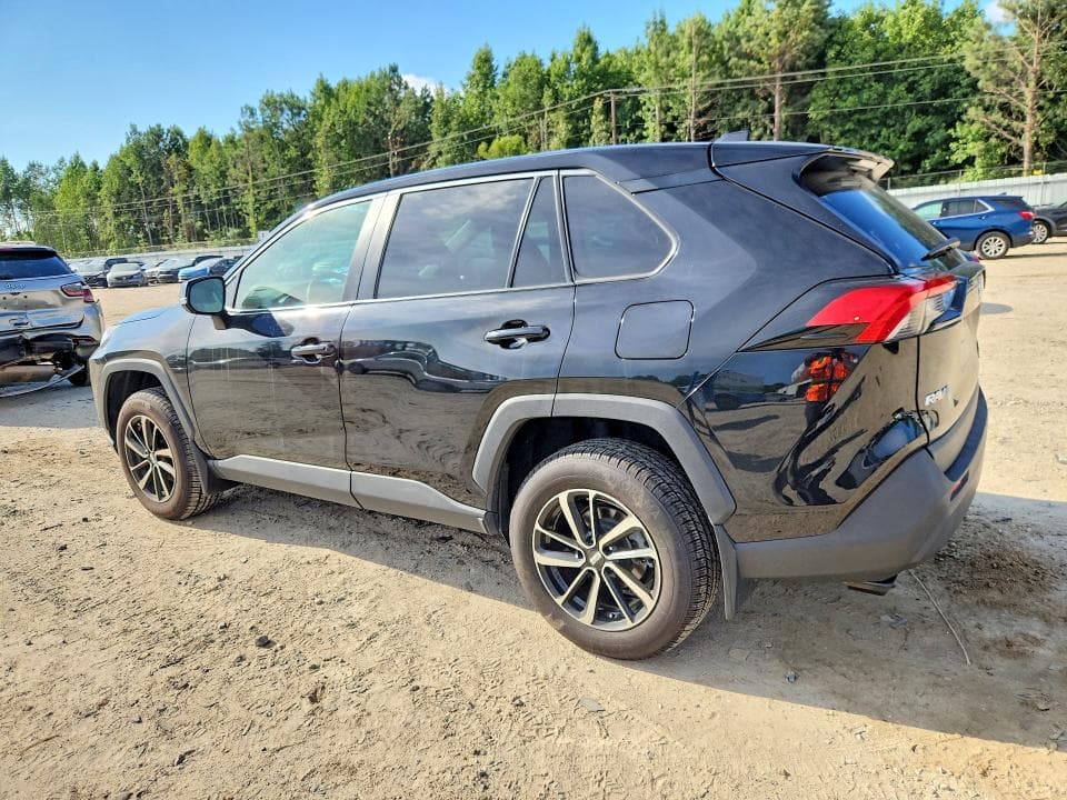 2022 TOYOTA RAV4 LE 2