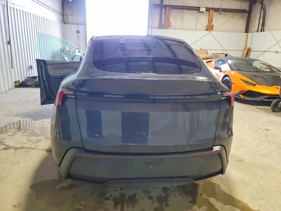 2026 TESLA MODEL Y 6