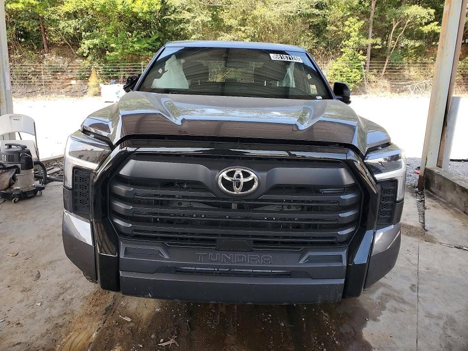 2025 TOYOTA TUNDRA SR 5
