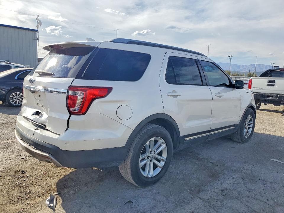 2017 FORD EXPLORER XLT 3